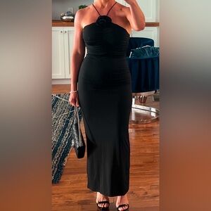 TEAGAN MIDI DRESS - BODYCON
RUCHED ASYMMETRIC STRAP
ROSETTE DRESS IN BLACK